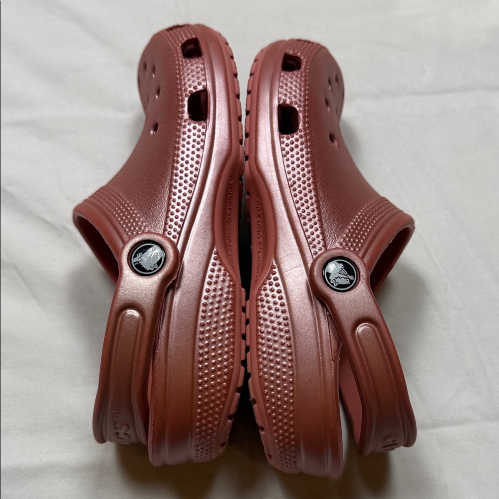 CROCS Women's Sandals in Deep Burgundy women’s6 men4, kids coral/metallic pink - Picture 12 of 16